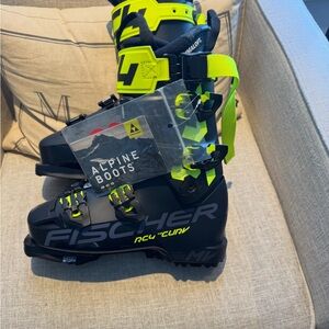 Fischer RC4 CURV 115 VCM Walk  Men's Black and Yellow Ski Boots